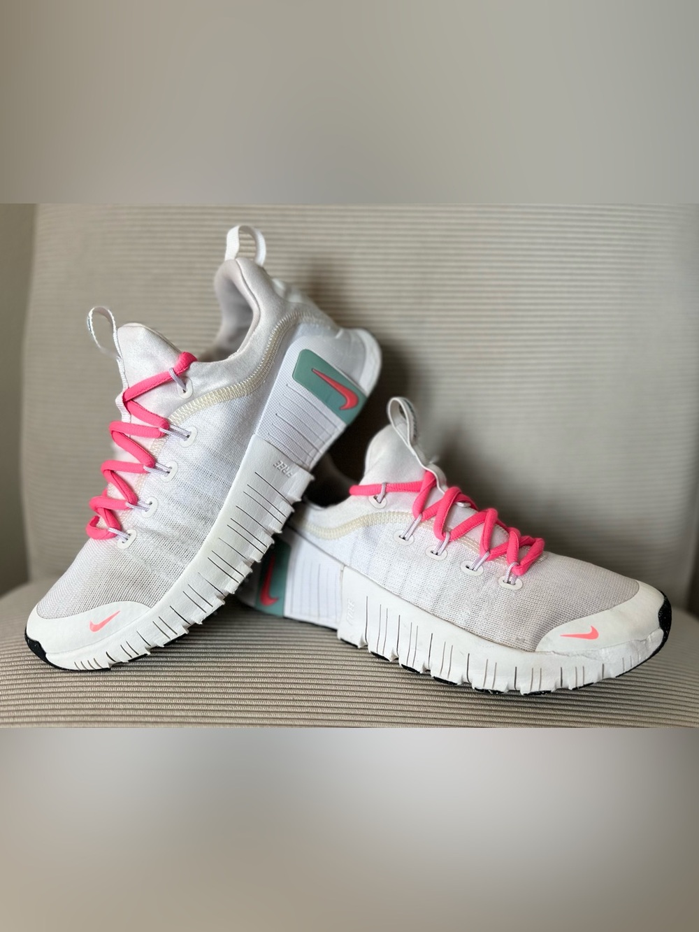 Nike Women's Free Metcon 6 training - "White/Denim Turquoise/Hot Punch" size 8.5